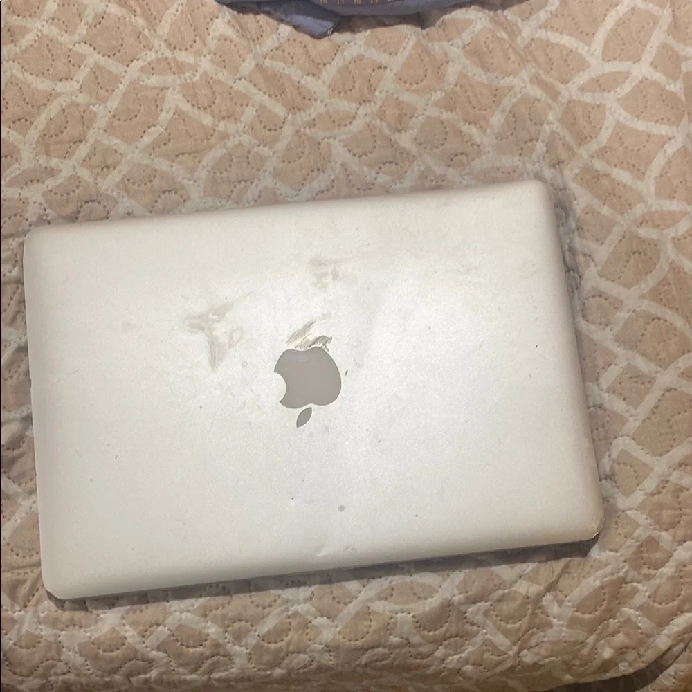Apple Silver Macbook pro